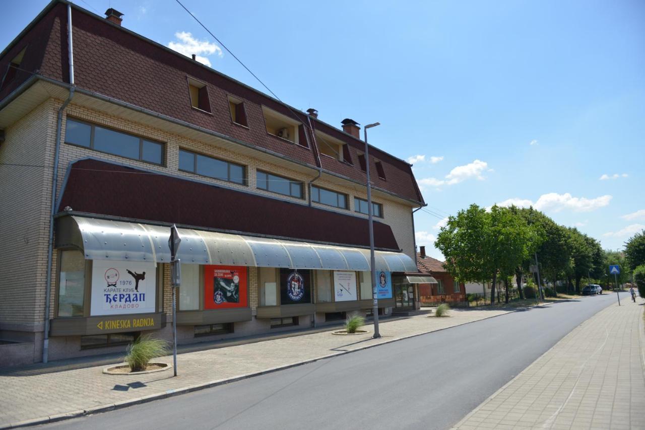 Apartmani Tomic Kladovo Bagian luar foto